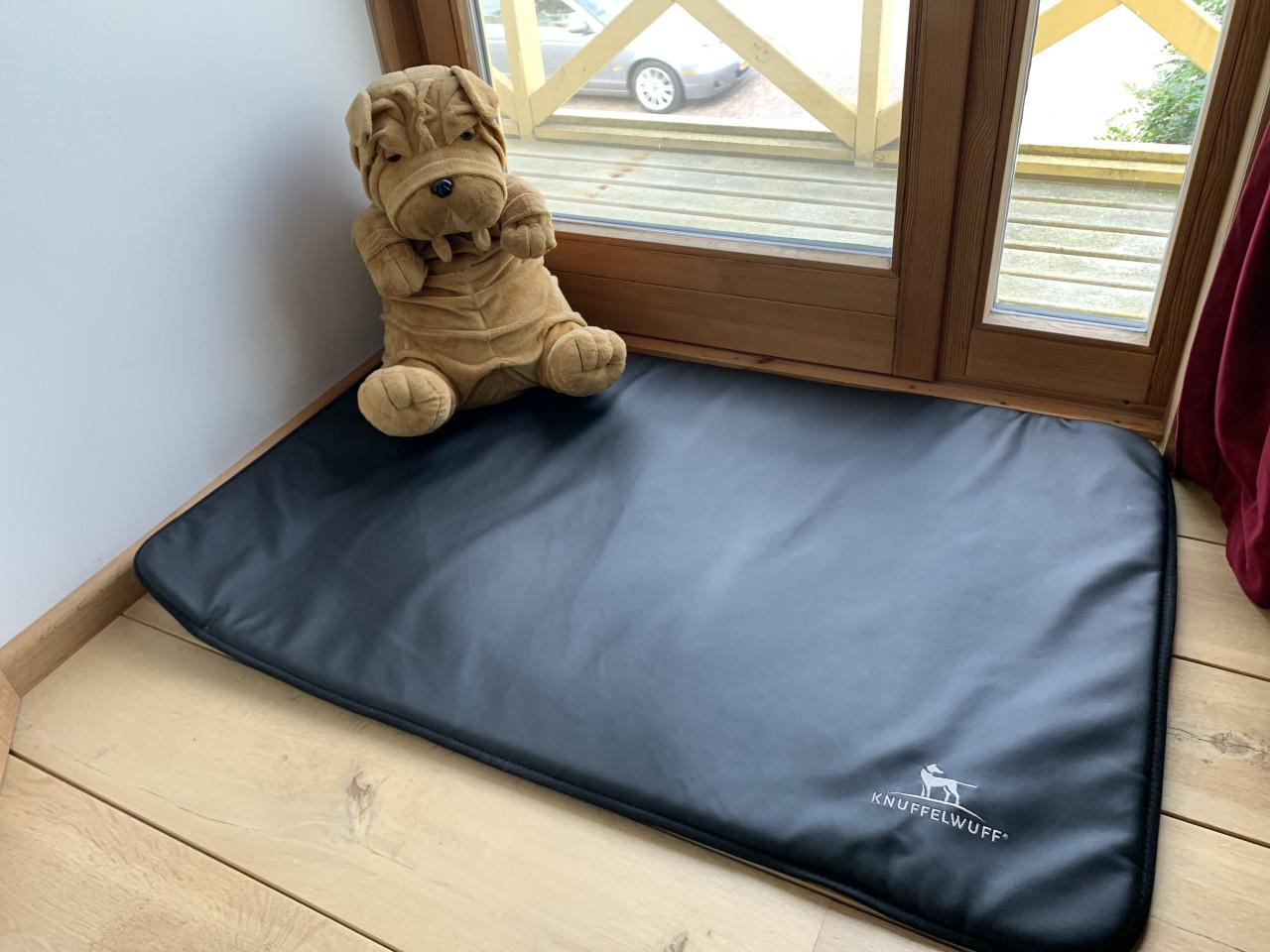 Knuffelwuff kunstleer hondenmat XXL