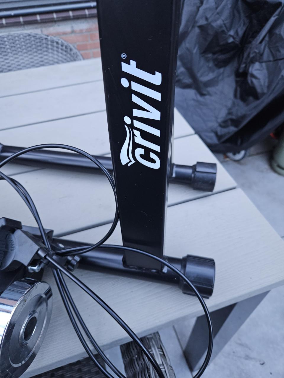 Zgan zeer nette Crivit indoor home fietstrainer voor uw fiets