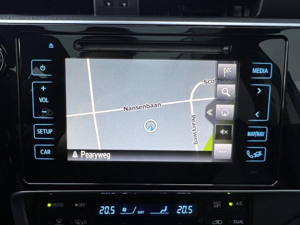 Toyota Auris 1.8 hybrid bus. pro