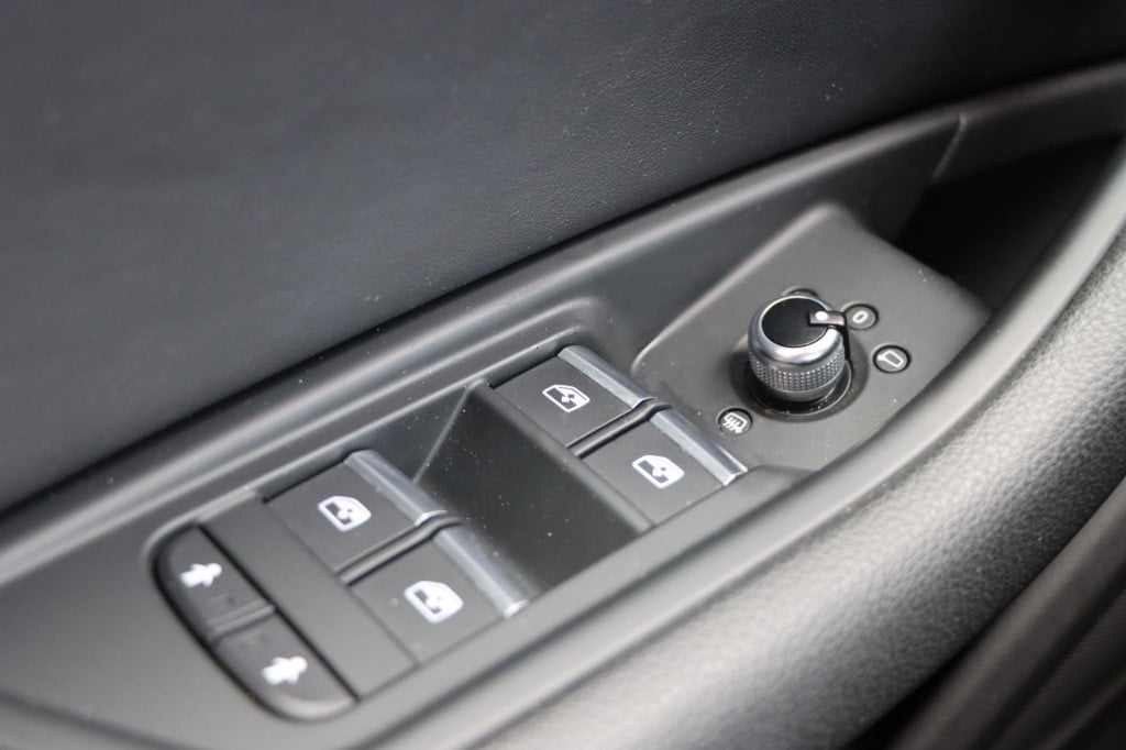 Audi A4 avant 2.0 tfsi quattro sport pro line s l origineel nederlands gele