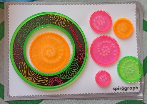 Spirograph - 7 onderdelen - Zo goed als nieuw