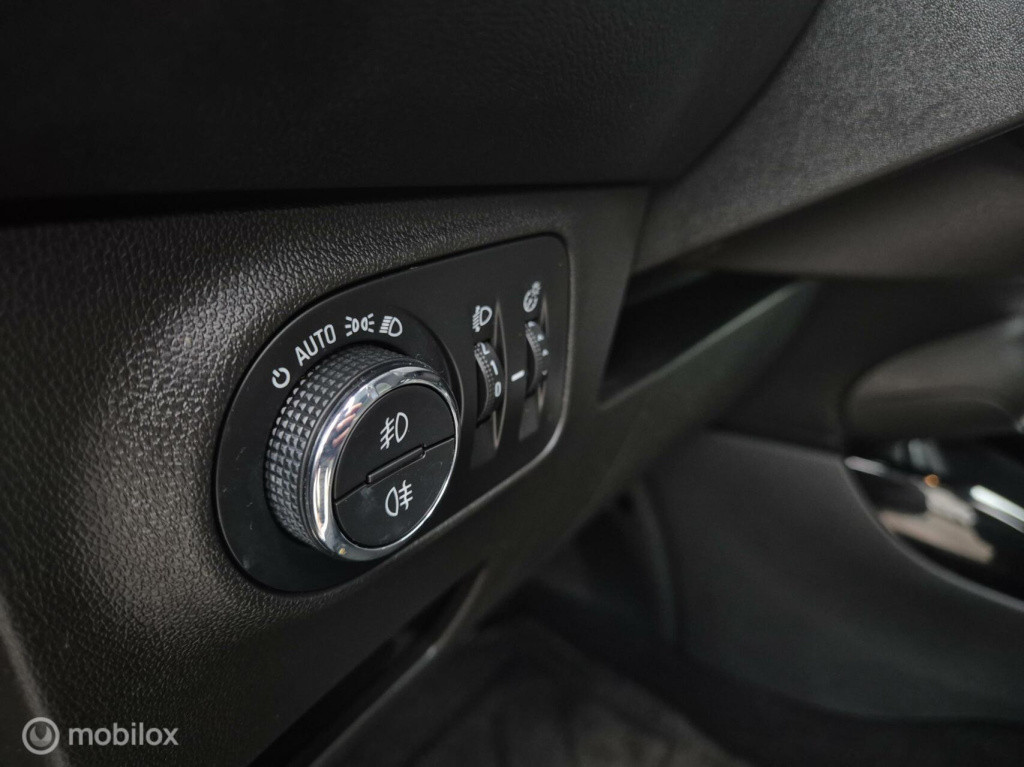 Opel Corsa 1.4 volautomaat / stuur- & stoelverwarming / camera