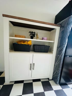 Kast voor in de keuken of woonkamer zwaar