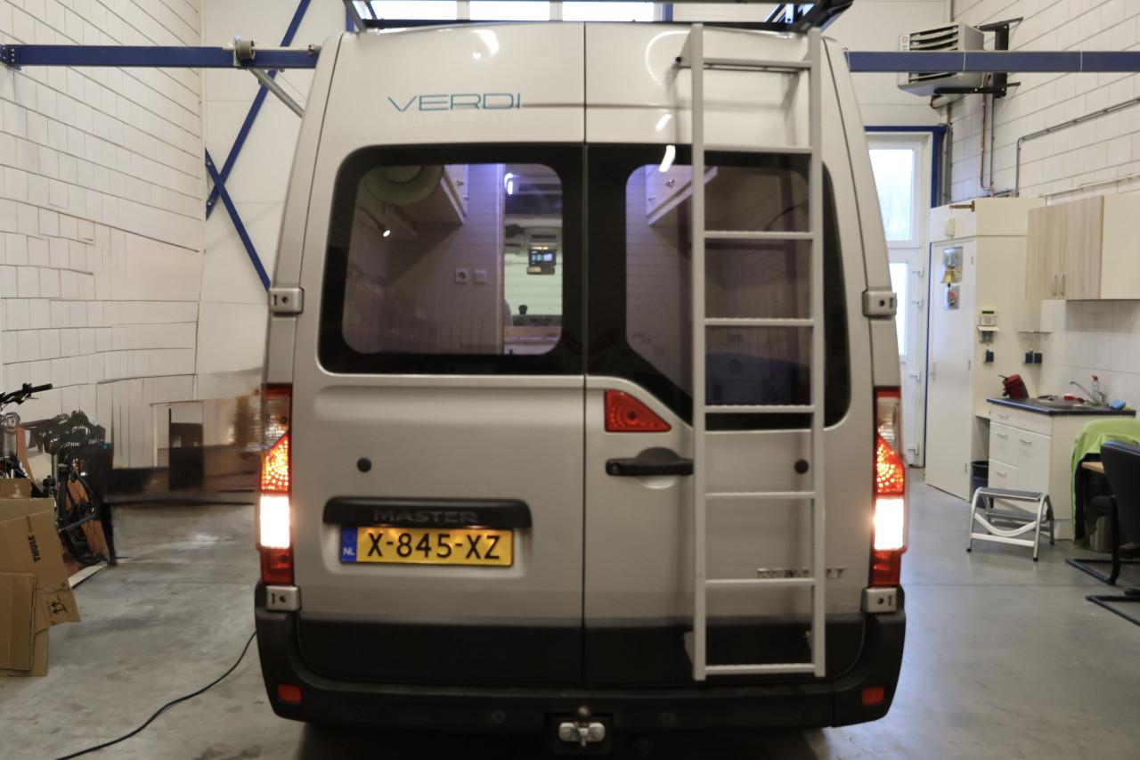 Renault Master, automaat, professioneel ingebouwd 2024/ 2025, top conditie.
