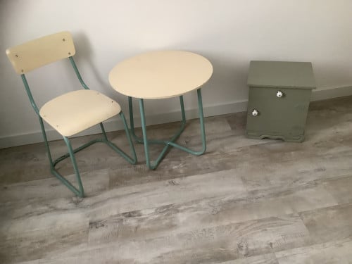 Brocante Set: Tafel met Stoel en Kastje