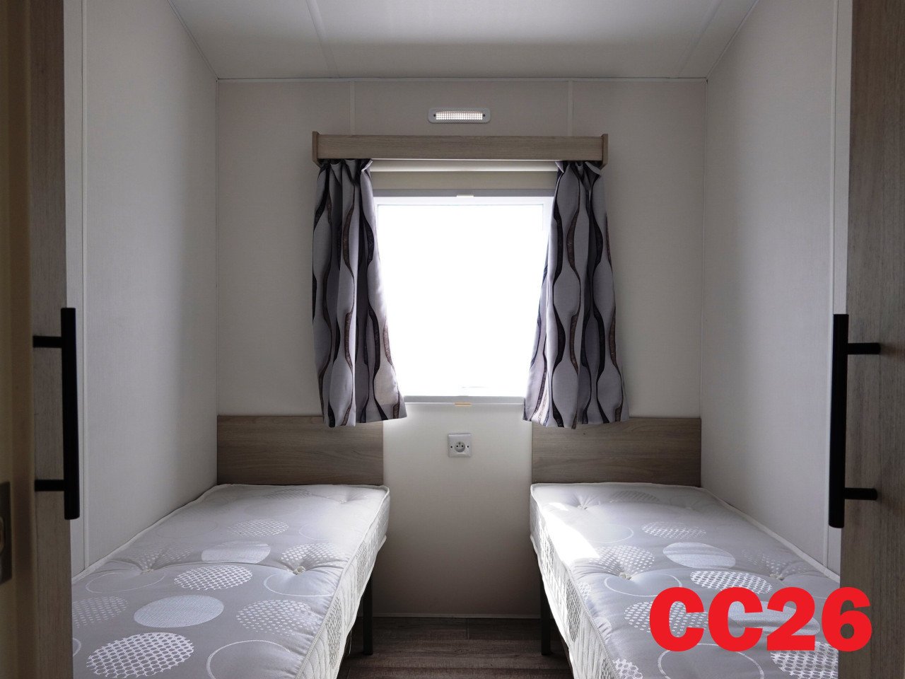 Bijna nieuw chalet met kunststof buitenzijde en dubbel glas 2 slk te koop