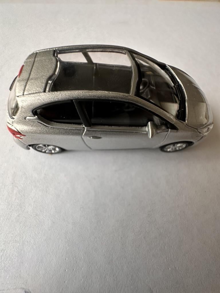 NIEUWE MODEL PEUGEOT's AUTO's  2008 - 208 - 208 GTI .