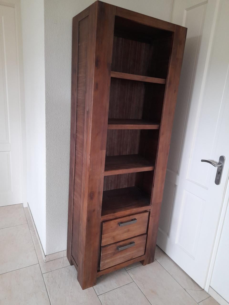 Prachtige (boeken) kast 200 x 72 x 40 (in goede nette staat )