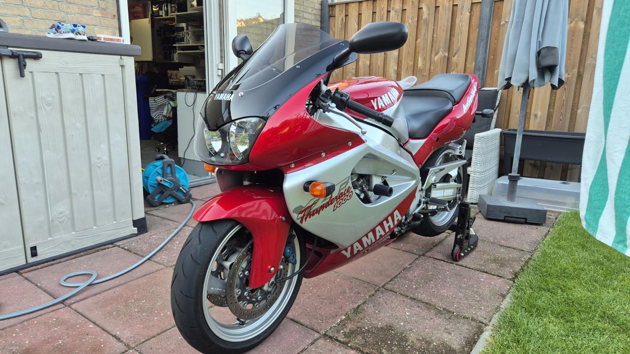 Yamaha yzf1000r