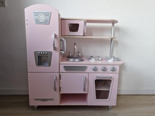 Leuk roze speelkeukentje