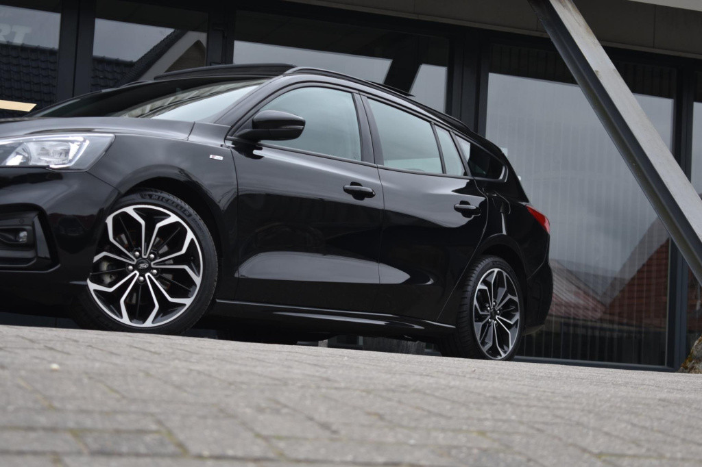 Ford Focus wagon 1.0 ecoboost hybrid st line | panoramadak | apple carplay 
