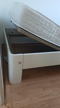 Gratis af te halen bed 2.00 bij 0.90