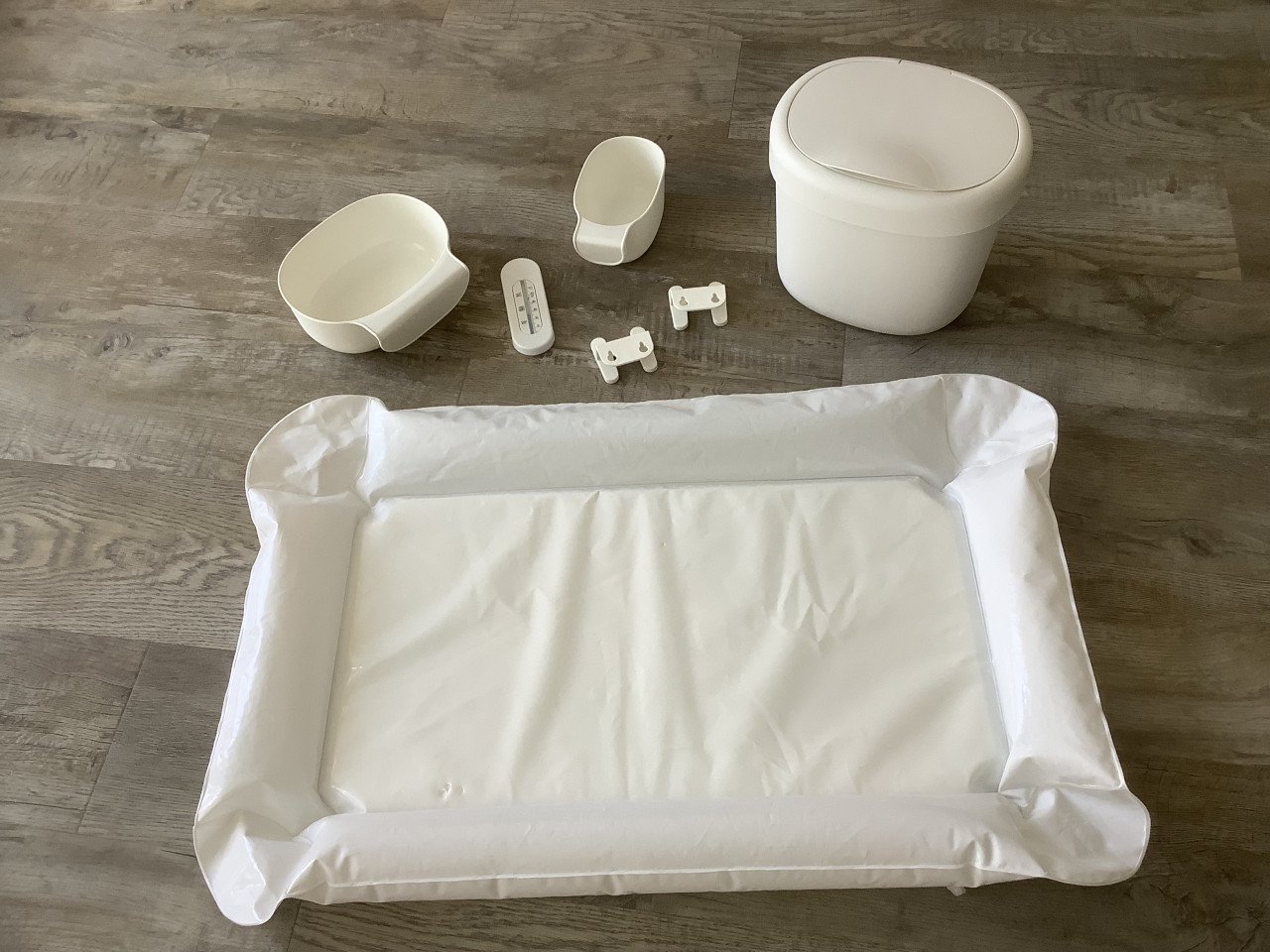 Ikea Aankleedkussen + Commode accessoires, Potje en Slab - zgan
