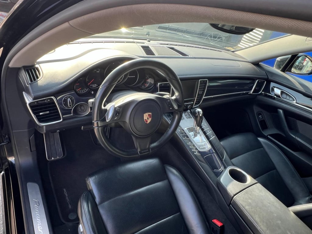 Porsche Panamera schuif/kanteldak, leer, navi, afn. trekhaak enz...