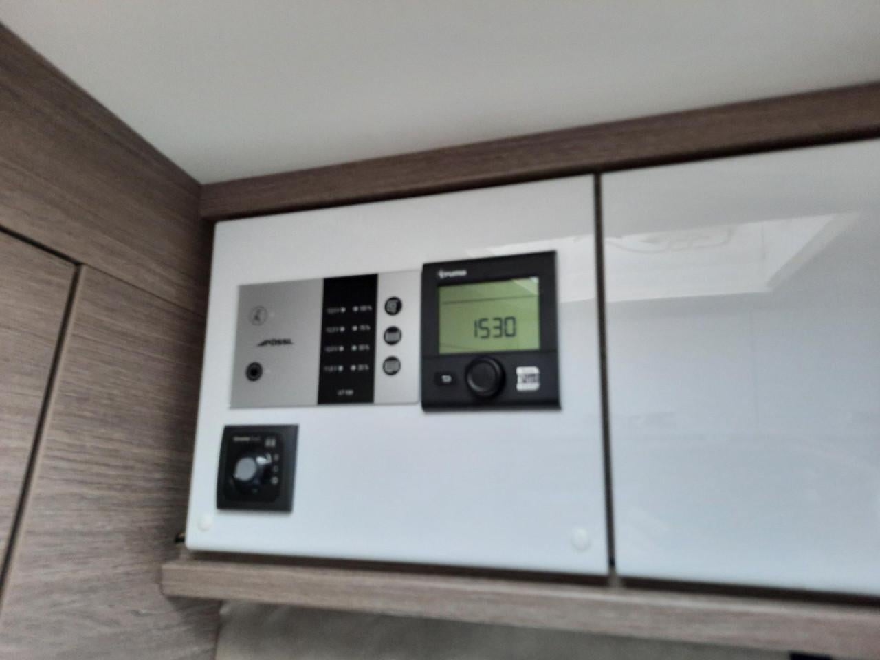 Boek tijdig onze Bus Camper : stahoogte 2,13 m en lengtebedden 2,08 m