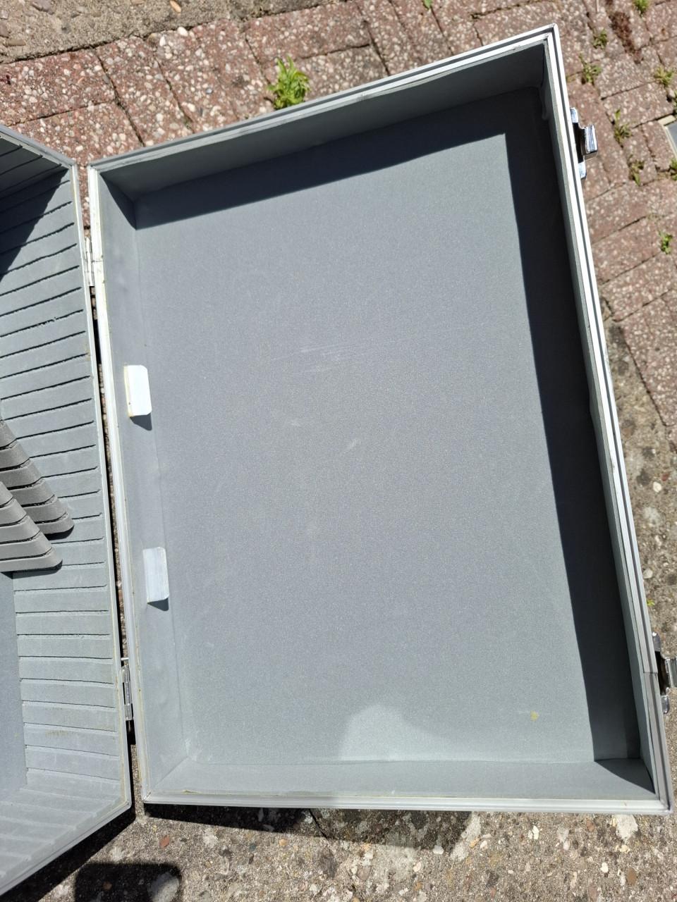 Twee Aluminium attaché koffertjes van verschillende afmeting