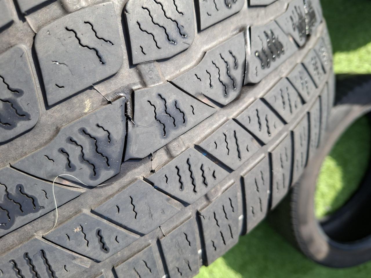 4 Continental Winterbanden 235x45 R19