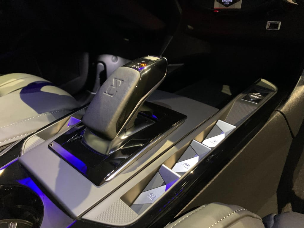 Ds Ds 3 crossback e-tense so chic 50 kwh *leder*appconnect*head-up*camera* 