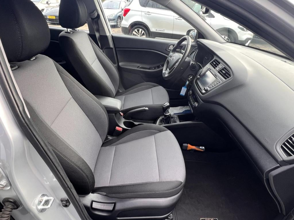 Hyundai I 20 1.0 t-gdi comfort, camera, navigatie, trekhaak enz...