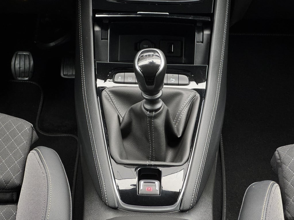 Opel Grandland X 1.2 turbo business + | trekhaak | navigatie | camera | app