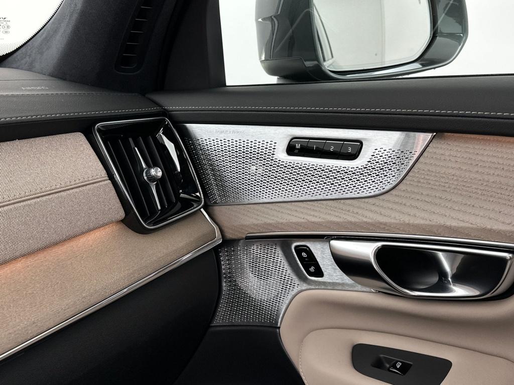Volvo XC90 ultra bright recharge plug-in hybrid awd