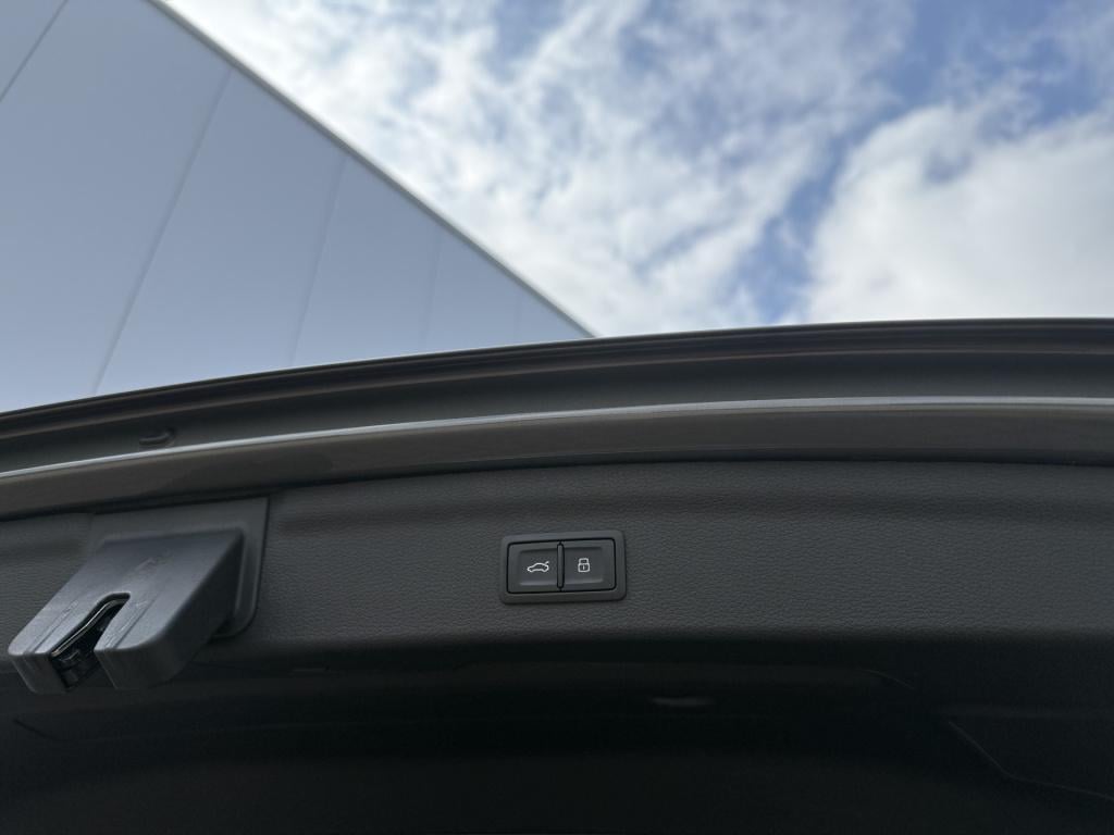 Audi Q3 45 tfsi e hybrid 245pk s edition s-line | keyless | camera