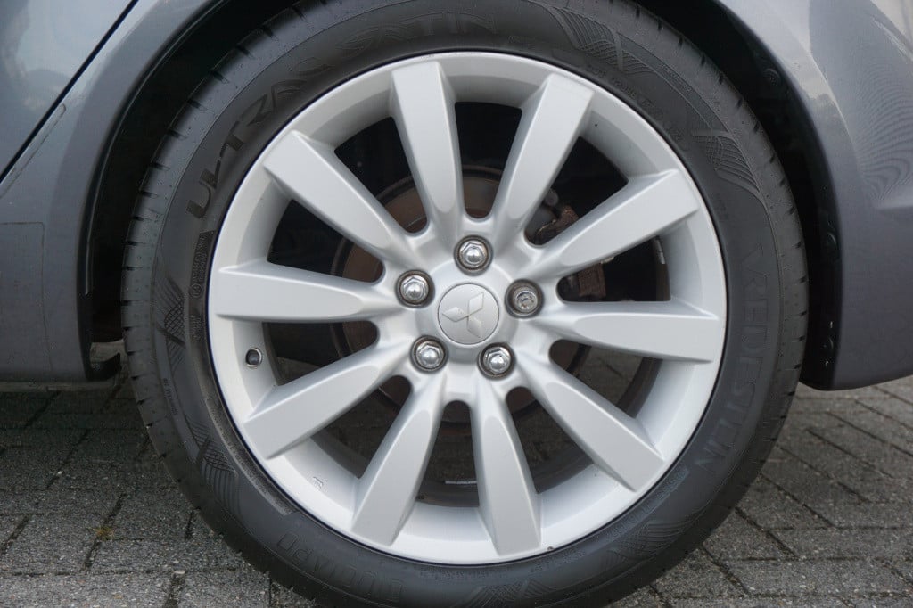 Mitsubishi Lancer sports sedan 1.8 invite airco / cruise / elektr. ramen / 