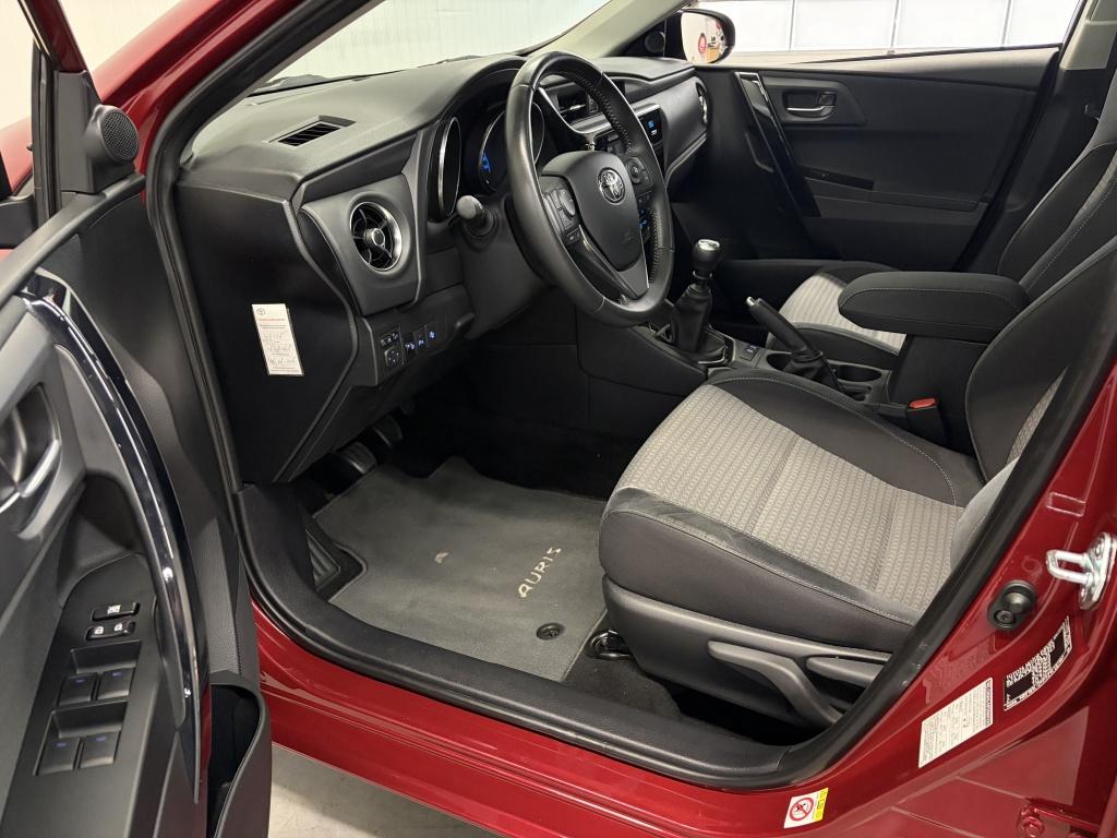 Toyota Auris 1.2t volcano edition