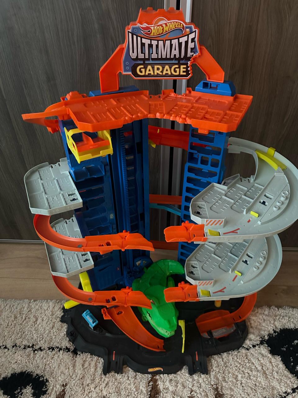 Hotwheels dino garage