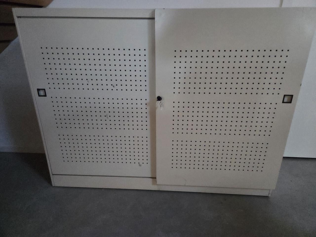 Kast met schuifdeuren