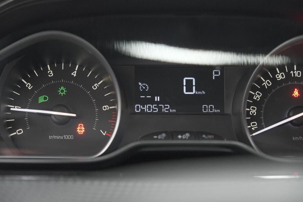 Peugeot 2008 puretech 110 eat6 active | camera | apple carplay | parkeersen