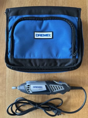 DREMEL MET VEEL HULPSTUKKEN