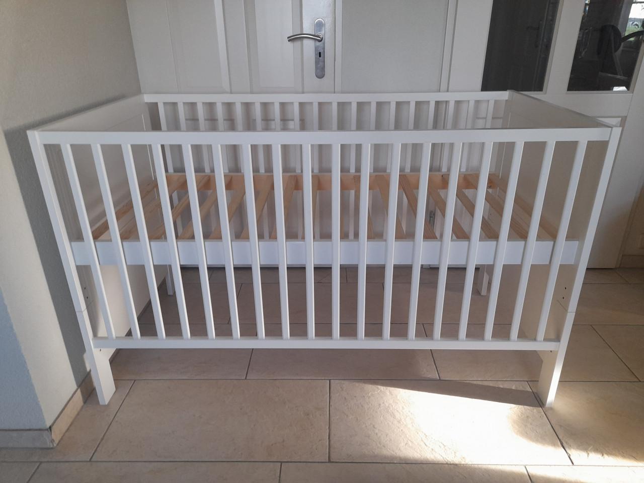 Meegroeibed 140 x 70  van ledikantje naar peuterbed (z.g.a.n.)