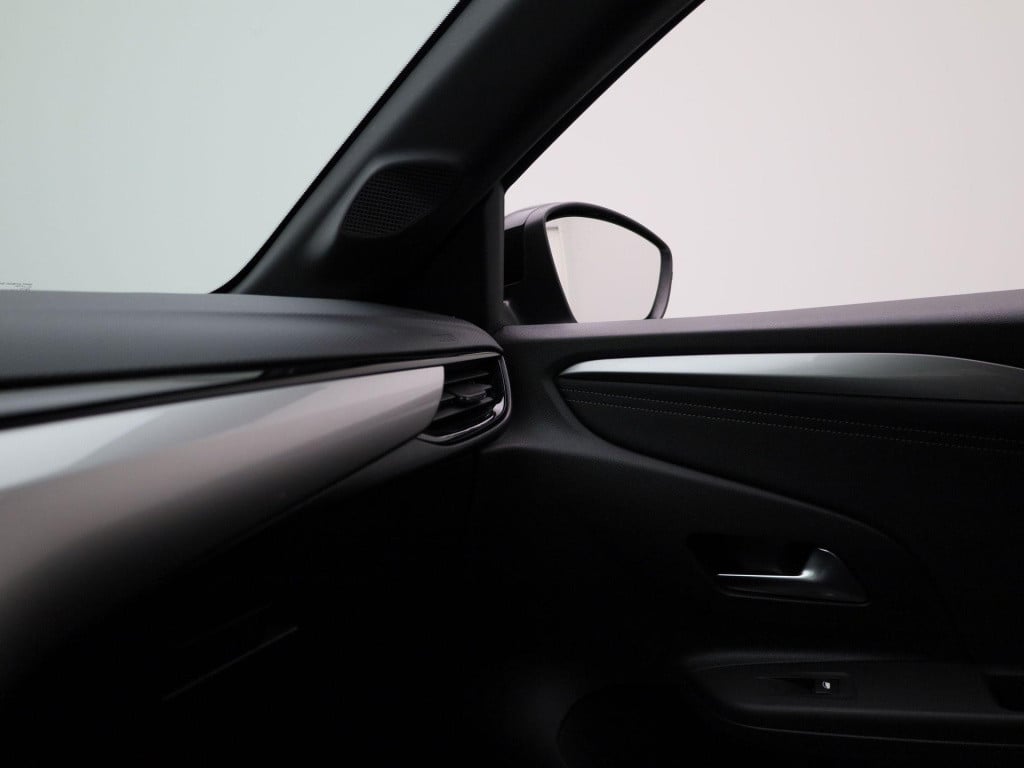 Opel Corsa 1.2 gs line | lage km stand! | lederpakket | navigatie | apple c