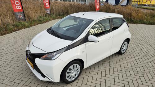 Zuinige TOYOTA AYGO X-PLAY / 1 Eig / NL AUTO / NAP / DEALER OND / 71.789 km