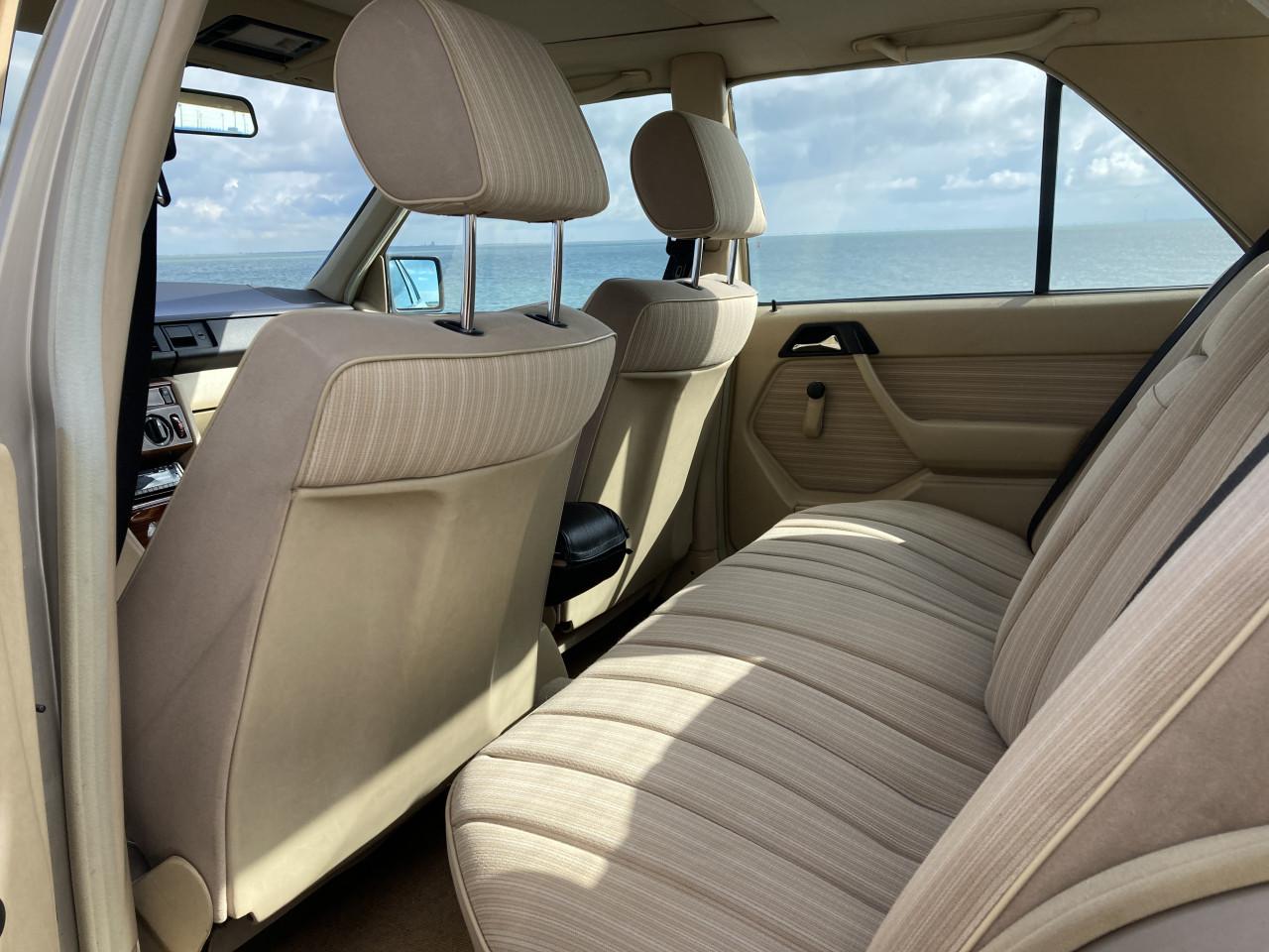 Mercedes 260E