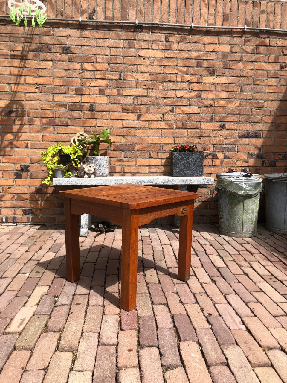 Bijzettafel 50x50xH45 cm.