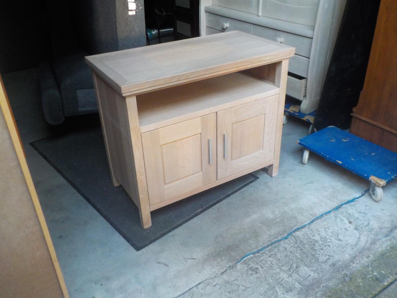 Massief eiken kast te gebruiken als bijvoorbeeld tv meubel zeer goede staat