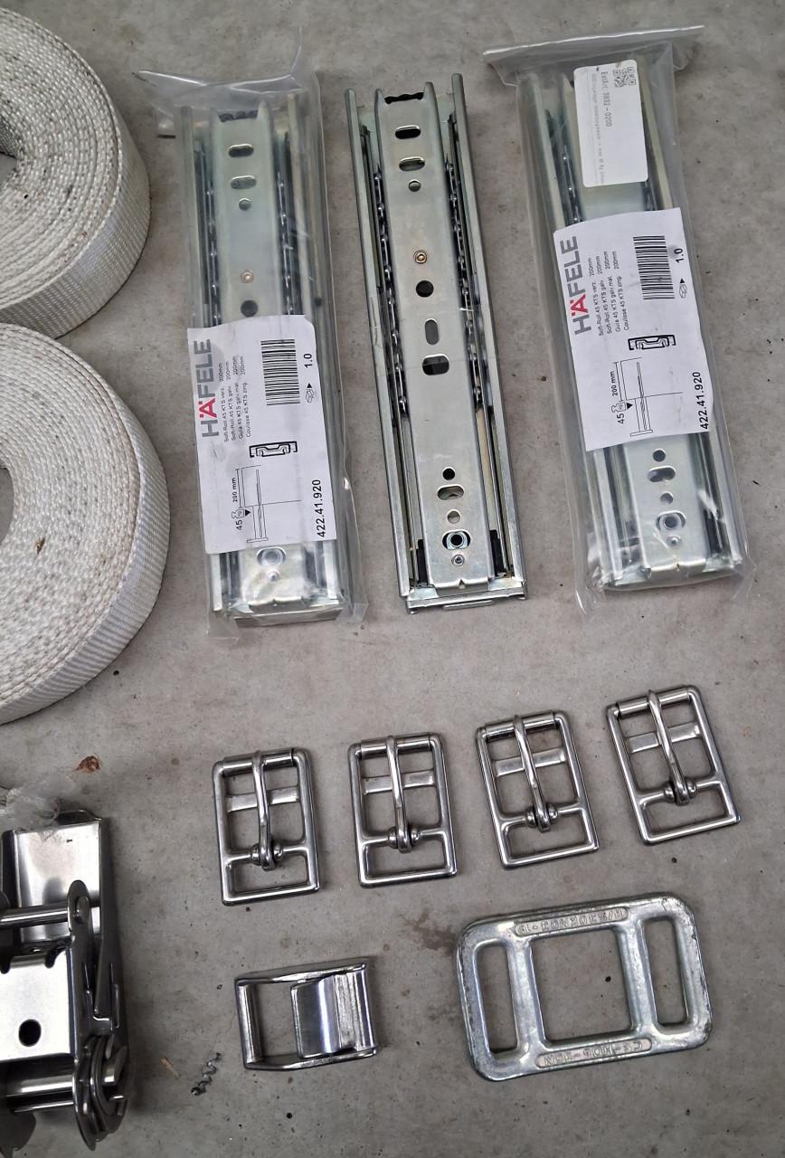 Onderdelen om een tent te maken.