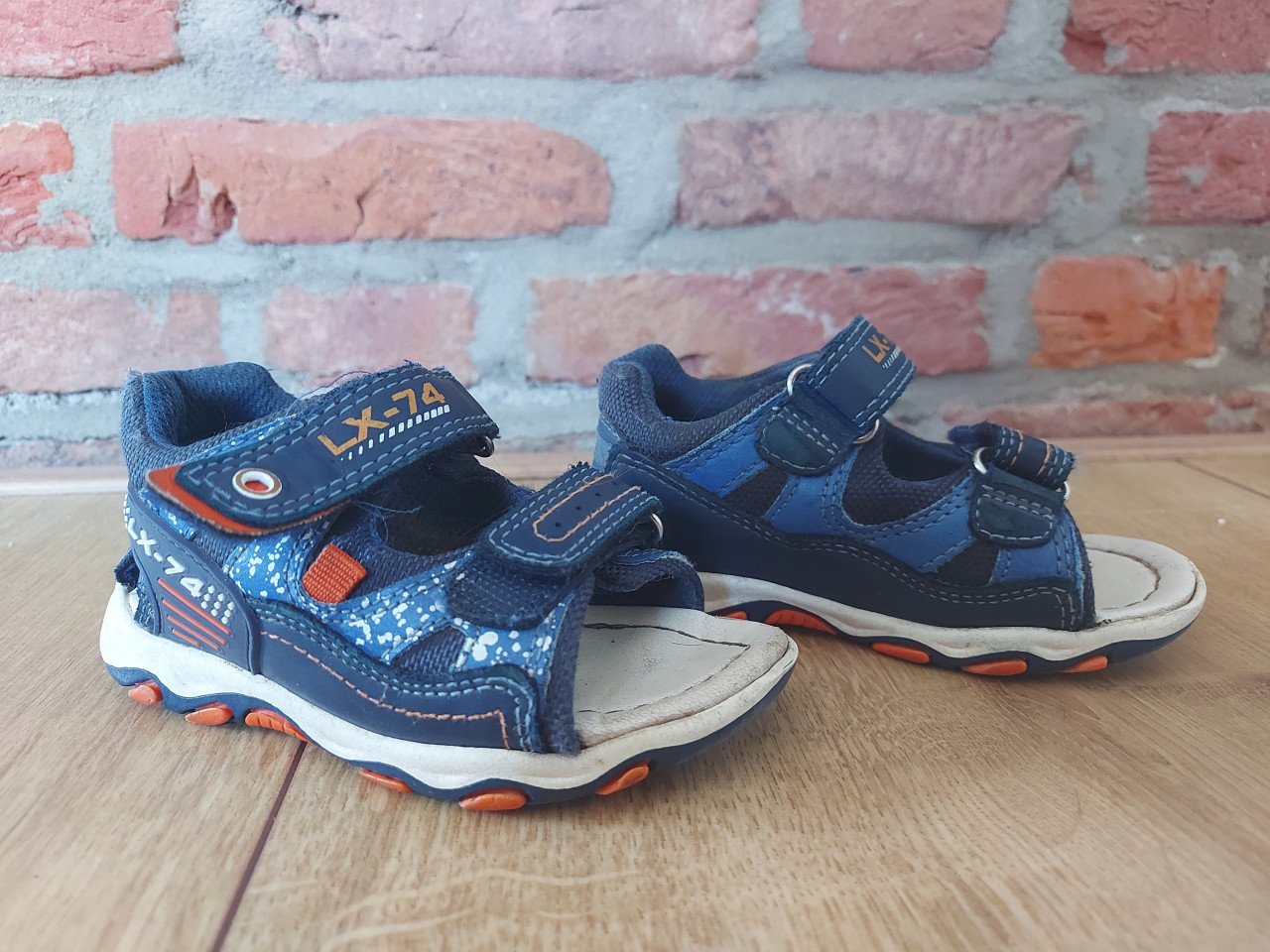 Leuke blauw oranje sandalen maat 23 € 3,-
