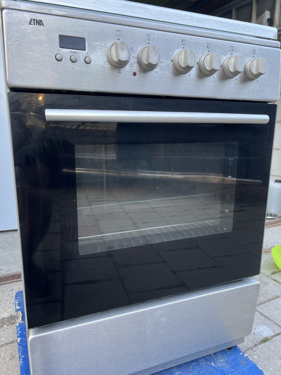 Vrijstaand Gasfornuis met elektrisch hetelucht oven en gasslang 85x60 cm.
