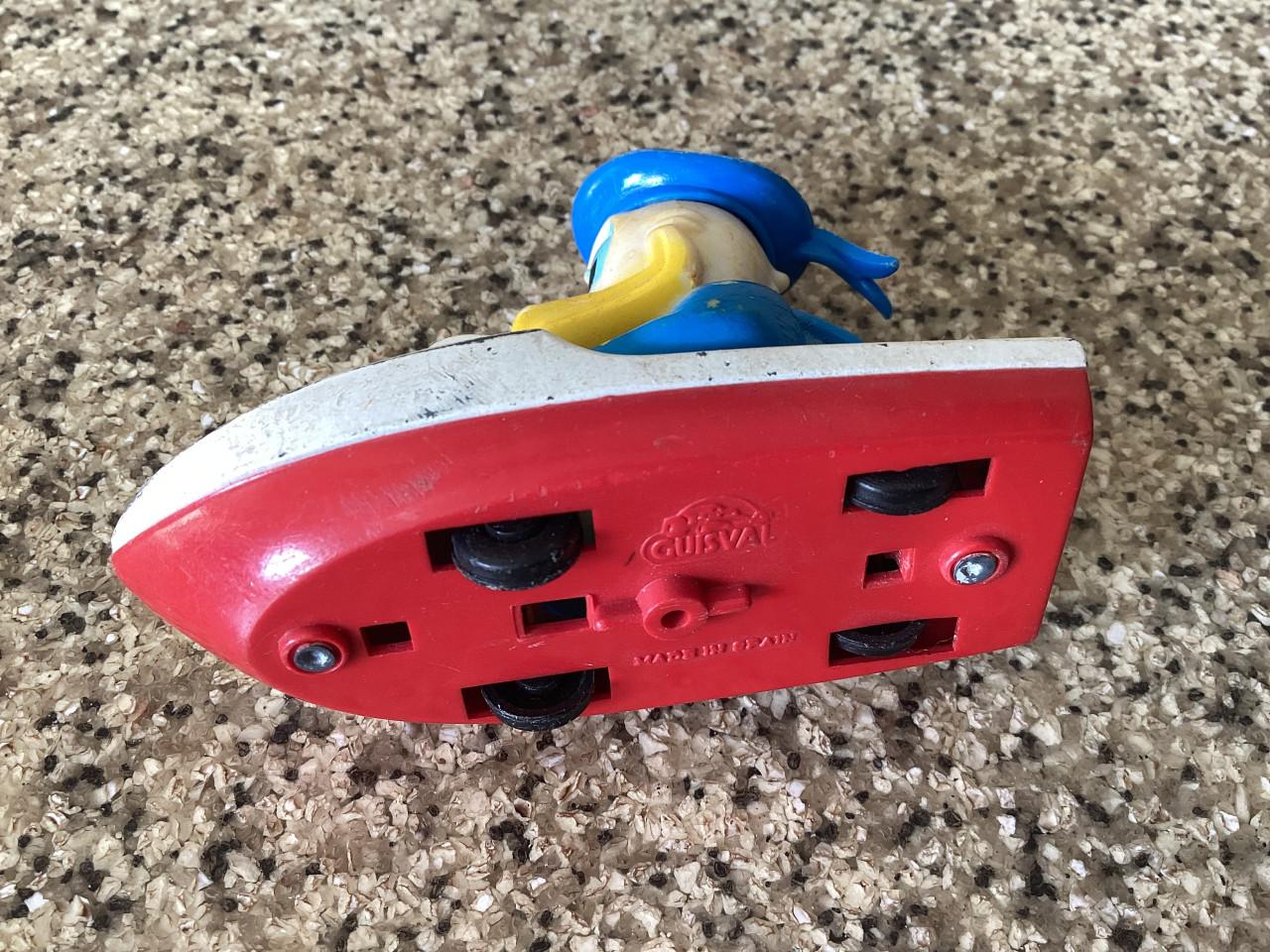 Donald Duck in bootje. Merk: Guisval.   Spanje.