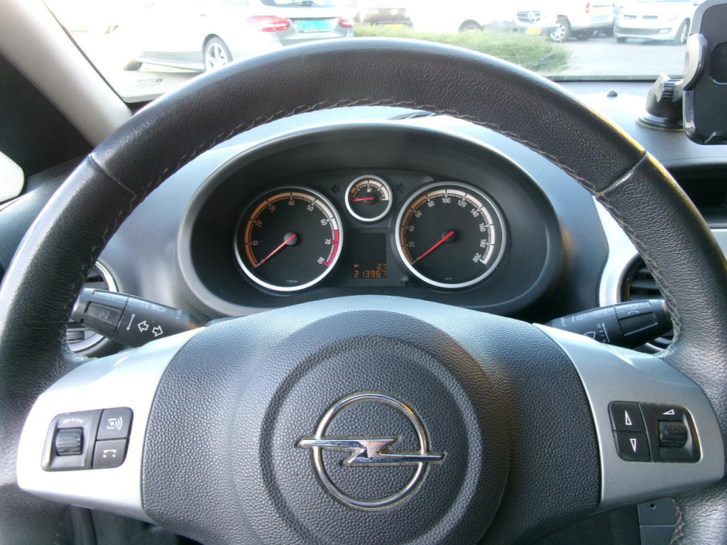 Opel Corsa 1.2-16v airco, cruise-control, trekhaak 5-drs