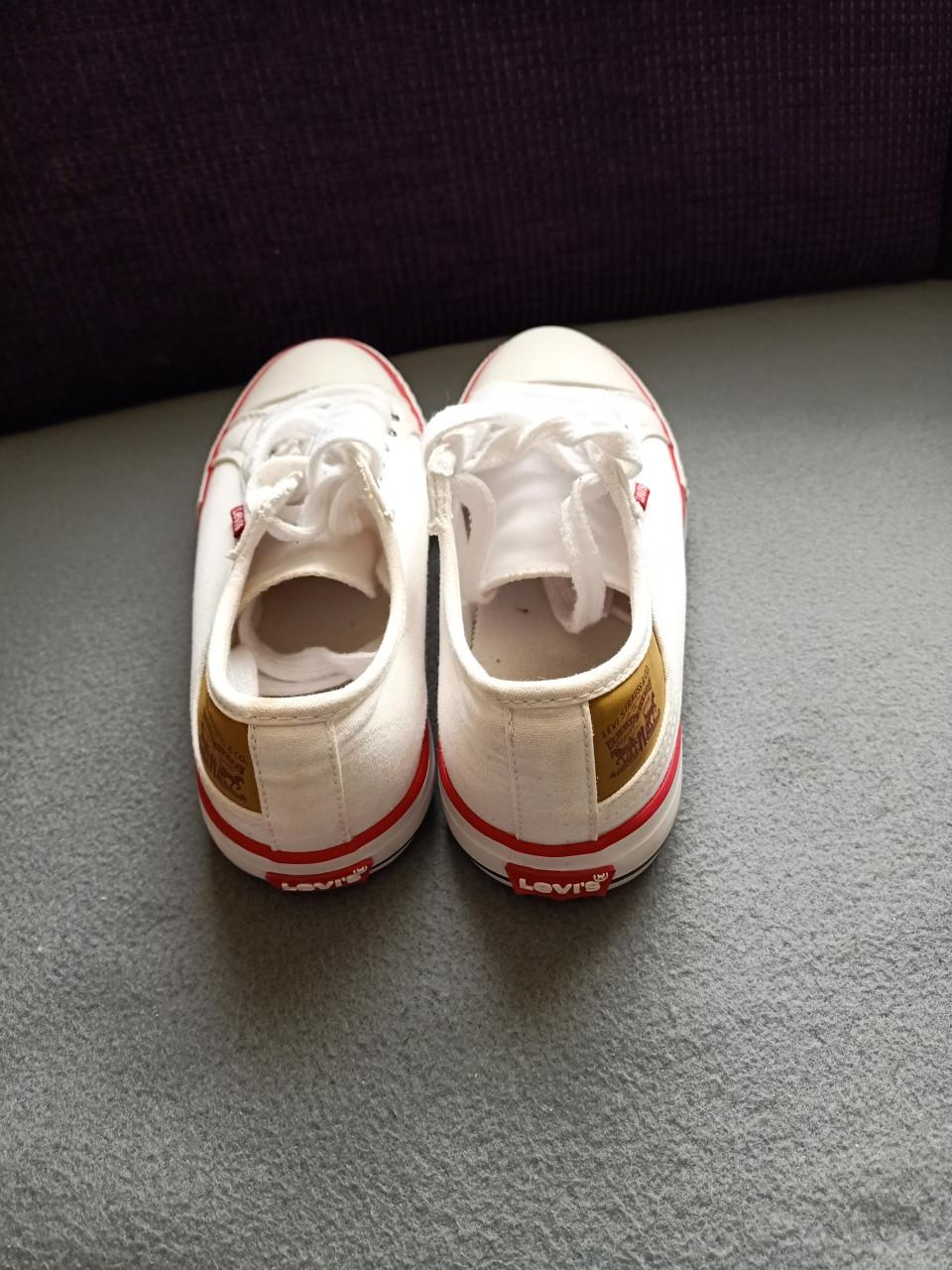 Witte Levi''s sneakers maat 36