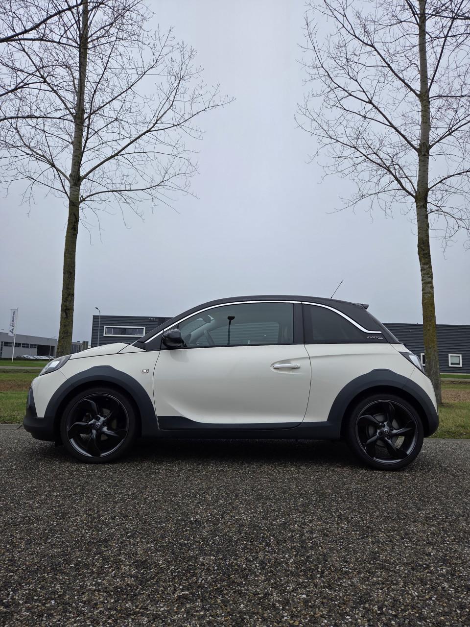 Mooie sportieve opel adam 1.0 turbo rocks 2015