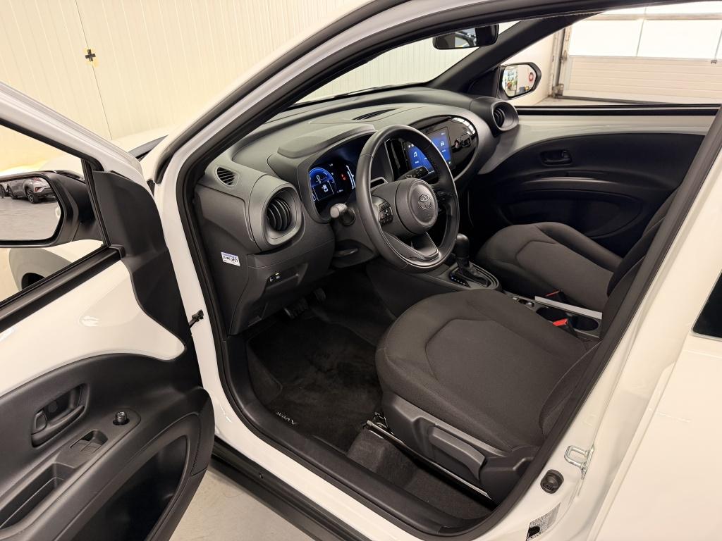 Toyota Aygo X hybrid 115 play