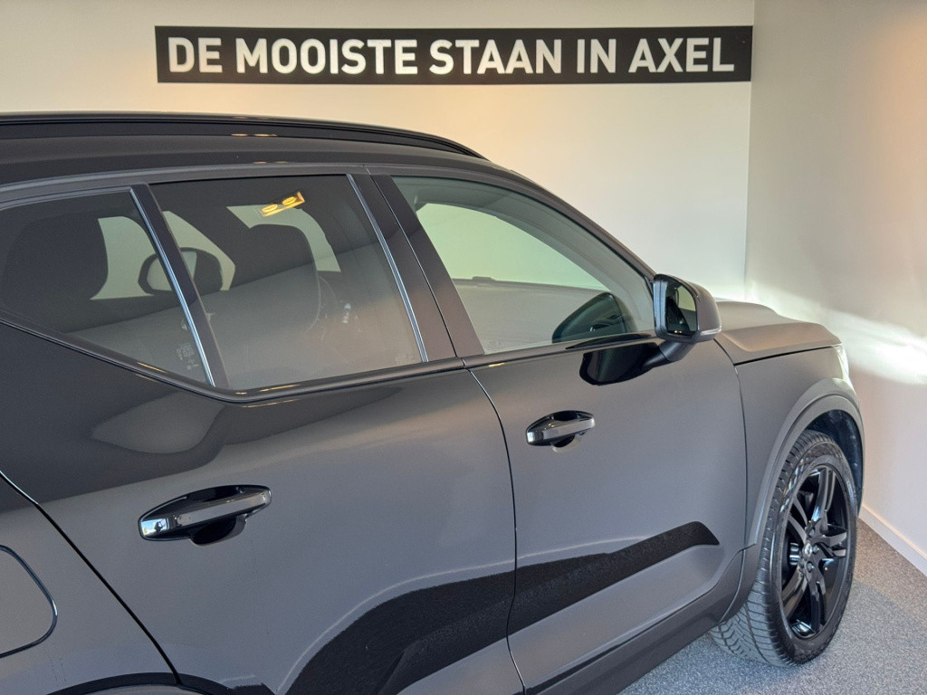 Volvo XC40 1.5 t4 recharge r-design black edition