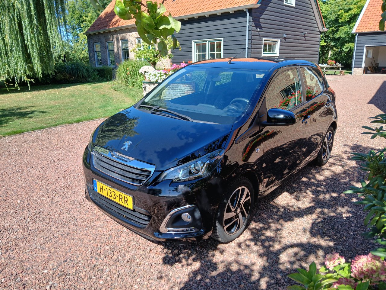 Peugeot 108 5 drs zwart met ecc