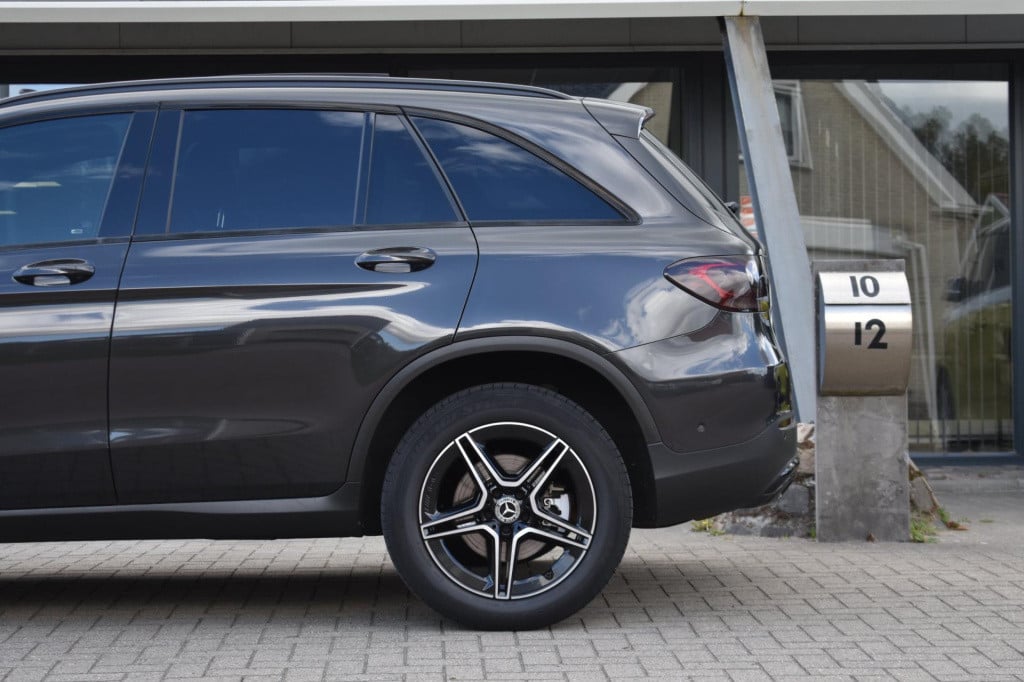 Mercedes-Benz Glc 300e 4matic amg | night | panoramadak | camera | nap | de