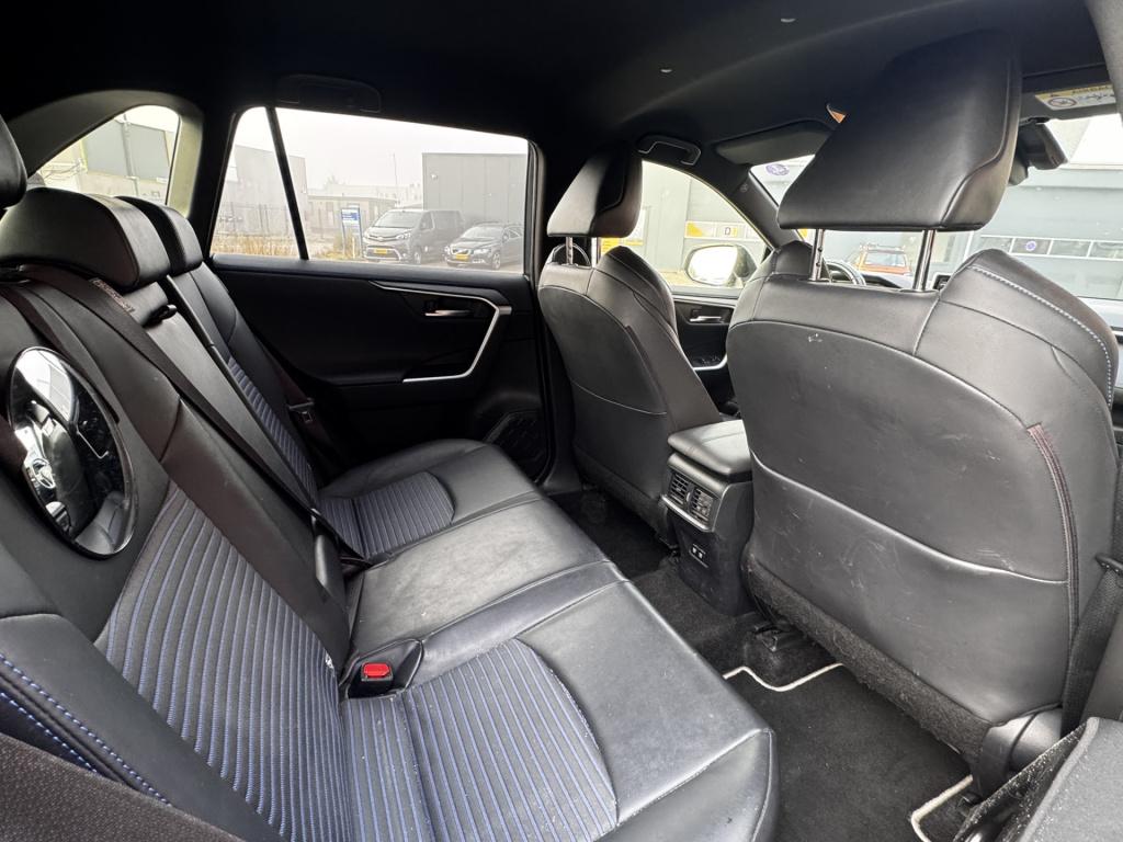 Toyota Rav4 2.5 hybrid style | navigatie | trekhaak | bi-tone |